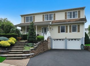 392 James Woods Ct, New Milford, NJ 07646