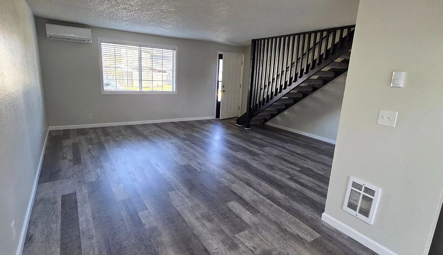 Only $1595/mo for this 3 Bedroom off Barger — Photo 3