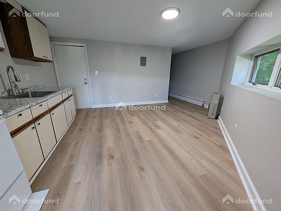 4th image of 7 Crescent St #6