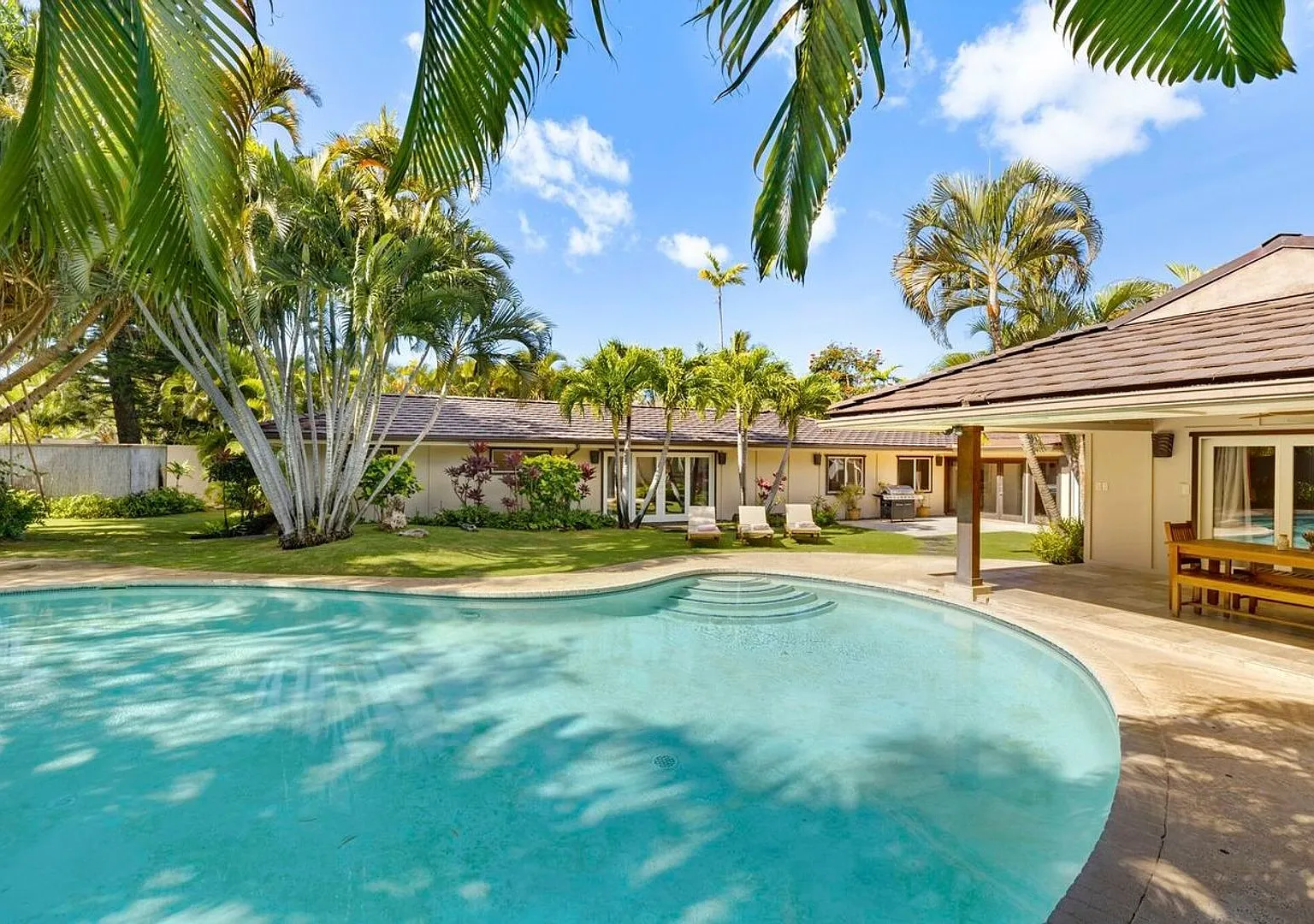 Modern Tropical Home w/Pool, Private Yard, & A/C. Kahala Breeze — Photo 3
