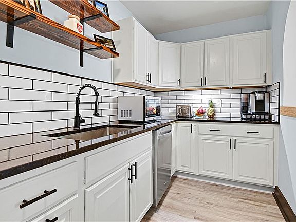2nd image of 4311 Mercier St #1N