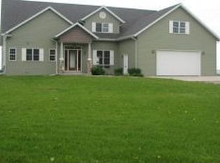 810 Meadow Ln, Manawa, WI 54949