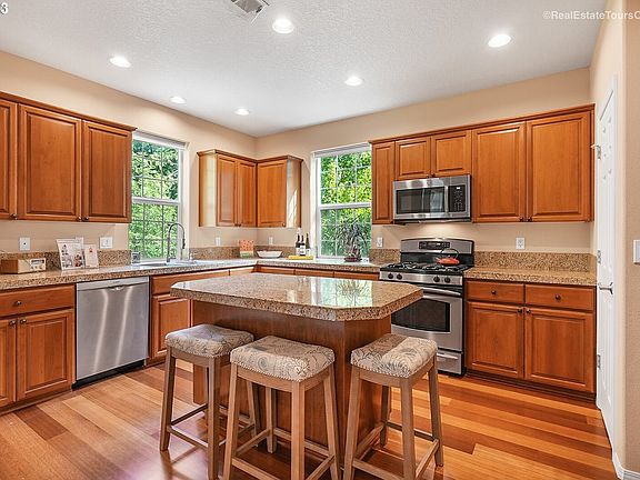 3rd image of 5697 NE Orenco Gardens Dr