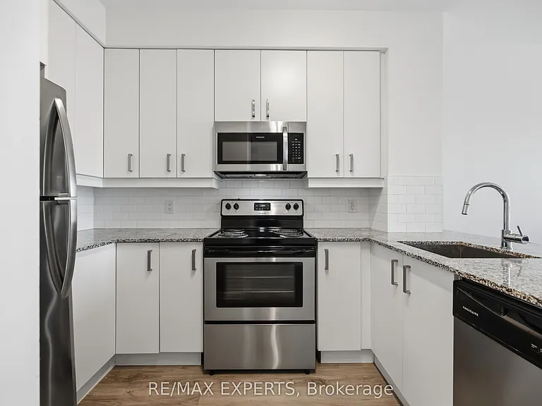 11611 Yonge St #227 — Photo 5