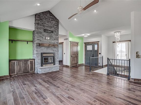 5th image of 537 E 550th Rd