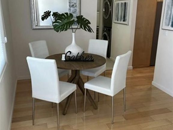 5th image of 815 Cowper St #817