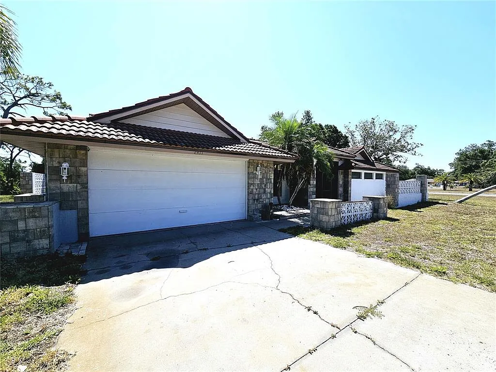 3 bed, 2.0 bath, 2409 sqft, $4,500 — Photo 1
