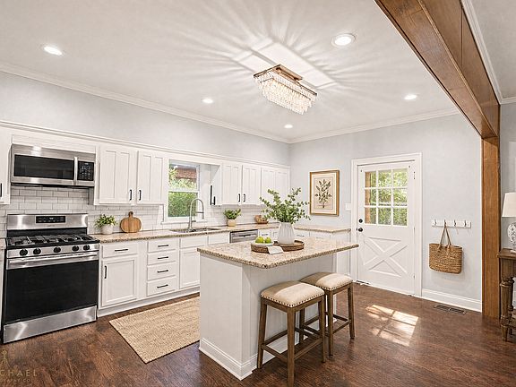 3rd image of 420 Forest Ave
