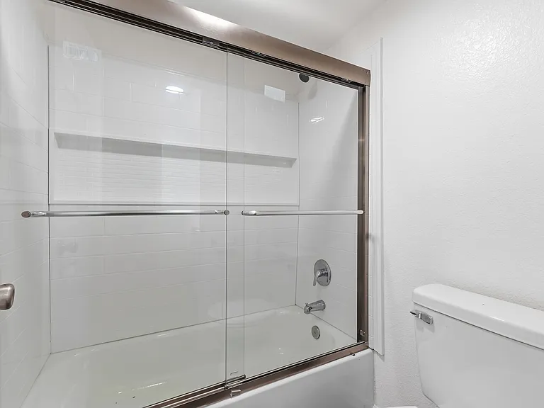Oakbrook Apartments — Photo 42