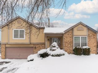 4015 Peartree Dr, Lake In The Hills, IL 60156