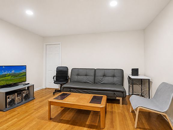 4th image of 2147 Ridge Ave APT 2D