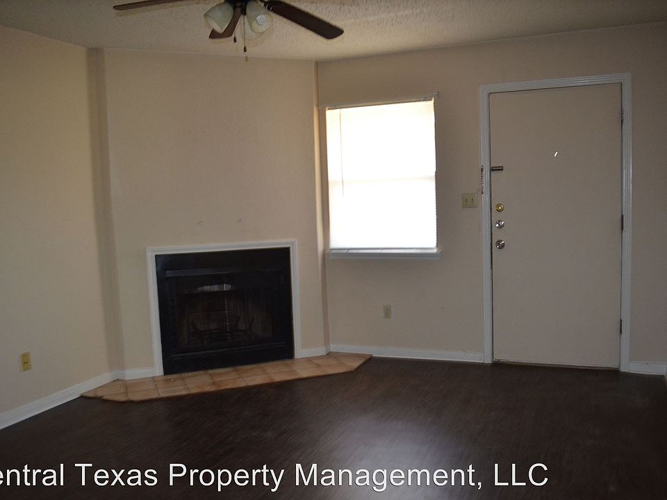 1st image of 221 W Robin Ln APT 4