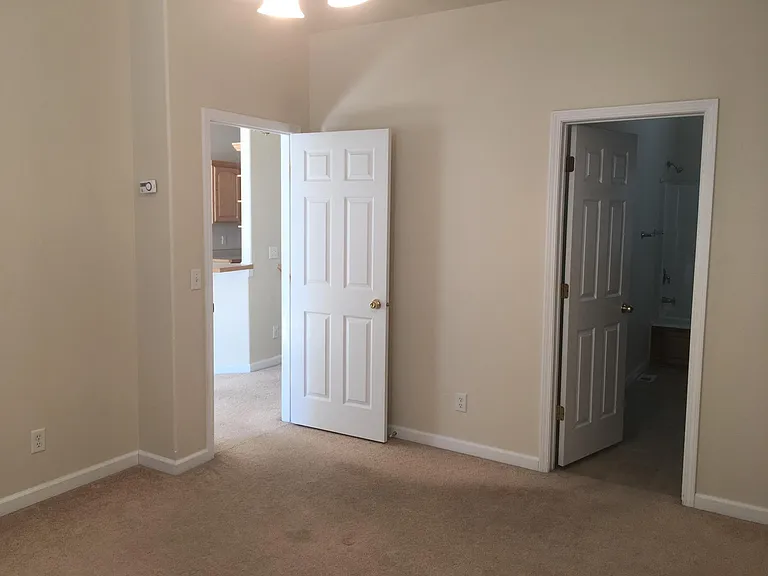 340 Barney St #C — Photo 12