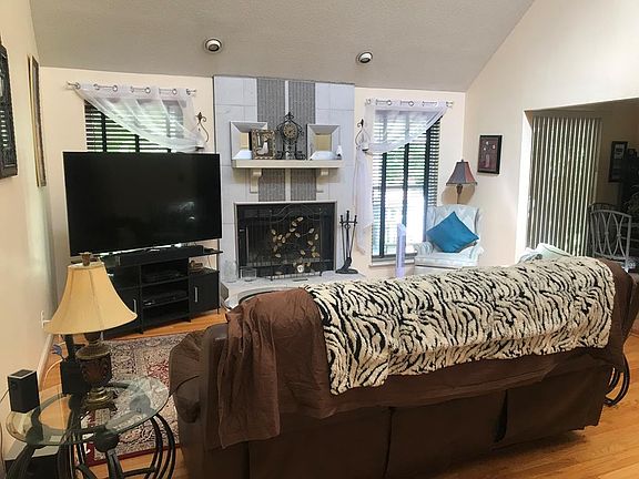 3rd image of 457 Greenwich Dr
