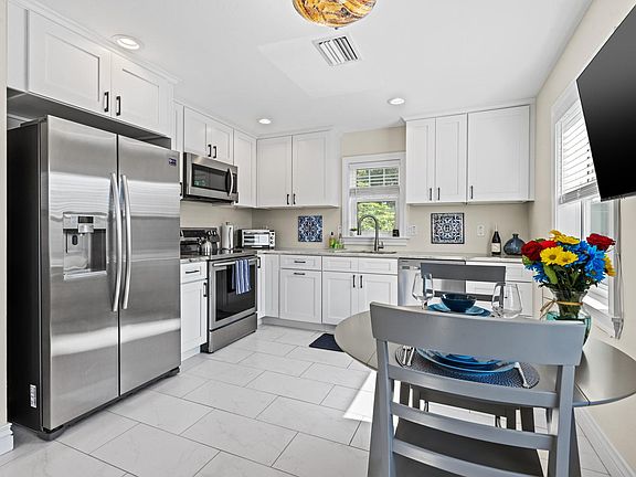 Kitchen and dining table