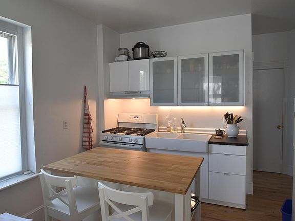 5th image of 1010 State St APT 1
