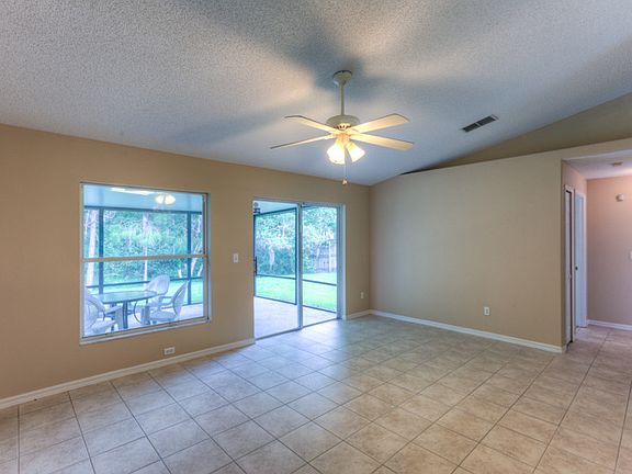 5th image of 4025 King Edward Dr