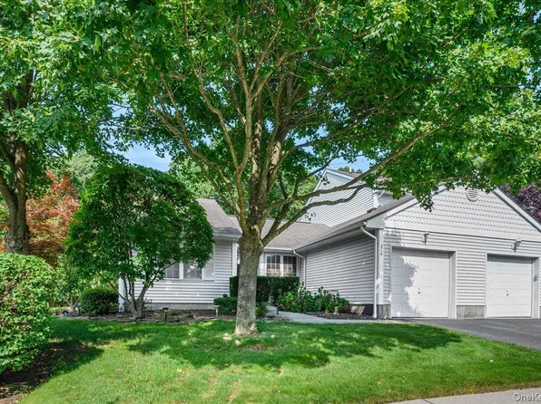 204 Mattituck Court, Melville, NY 11747