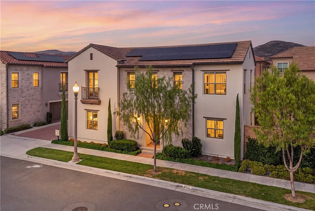 4 bed, 2455 sqft, $6,200 — Photo 1