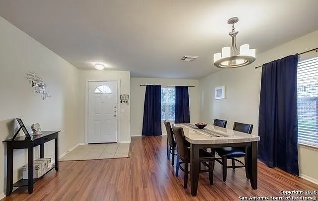 3 bed, 2.5 bath, 2380 sqft, $1,775 — Photo 4
