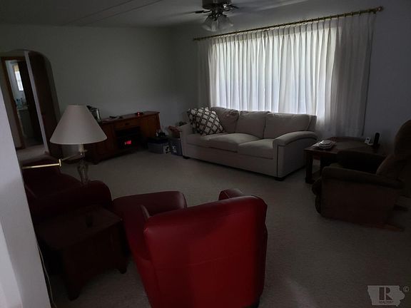 4th image of 902 9th Ave E