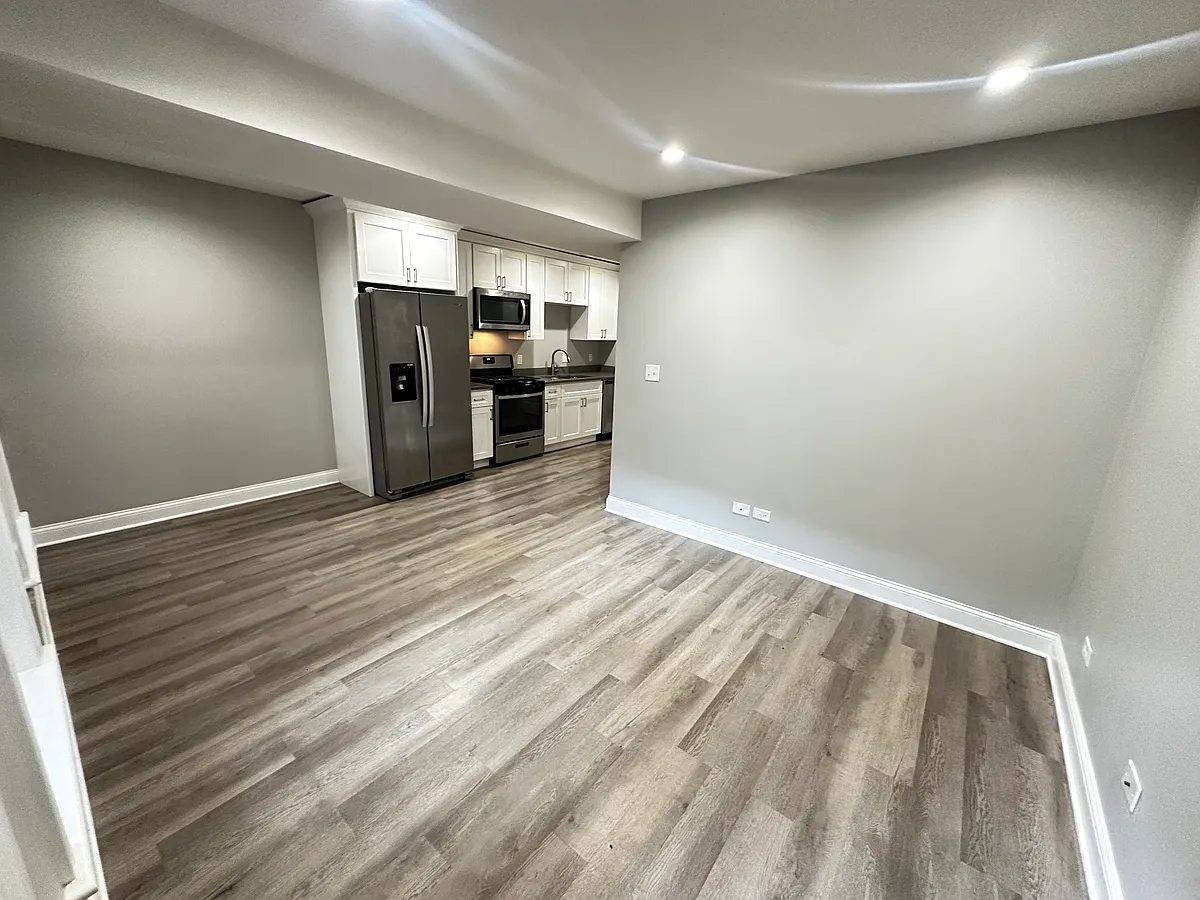Building Photo - 3233 W Fullerton Ave #B