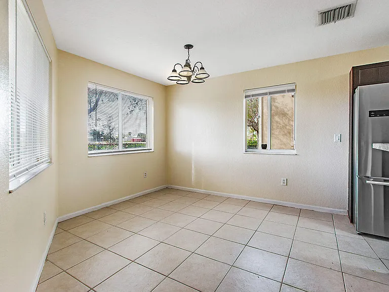 8460 NW 40th St #8460 — Photo 7