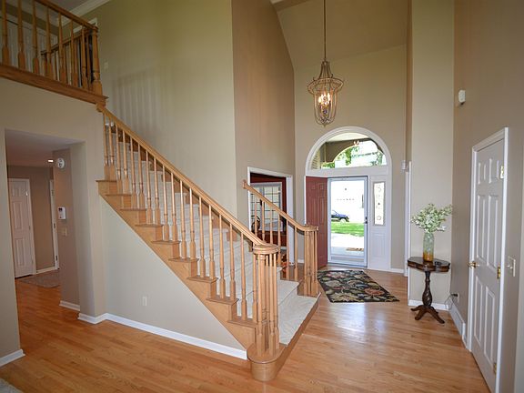 5th image of 822 E Saint Andrews Cir