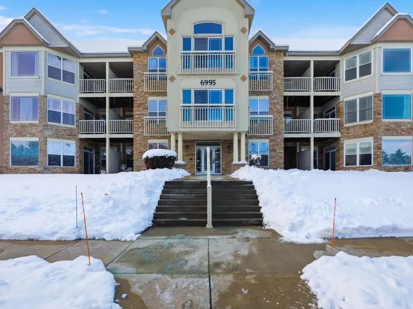 6995 South Riverwood BOULEVARD #S-211, Franklin, WI 53132