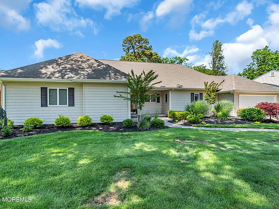 4th image of 888 Westminster Drive