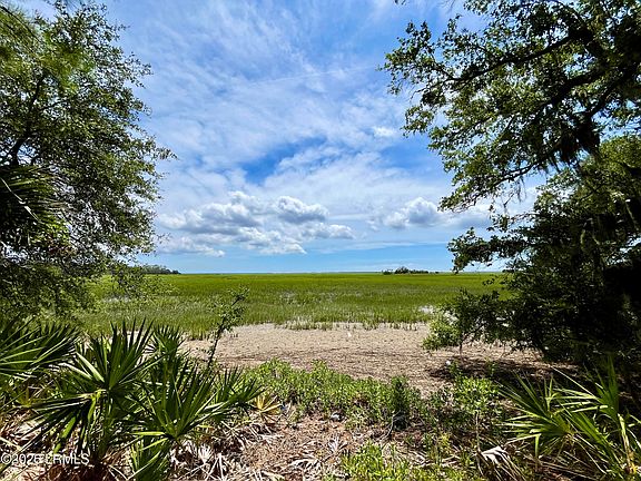 3rd image of 1065 Seaside Road