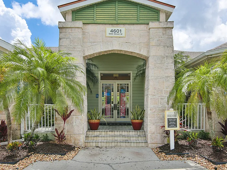 Springs at Palma Sola Apartments — Photo 26