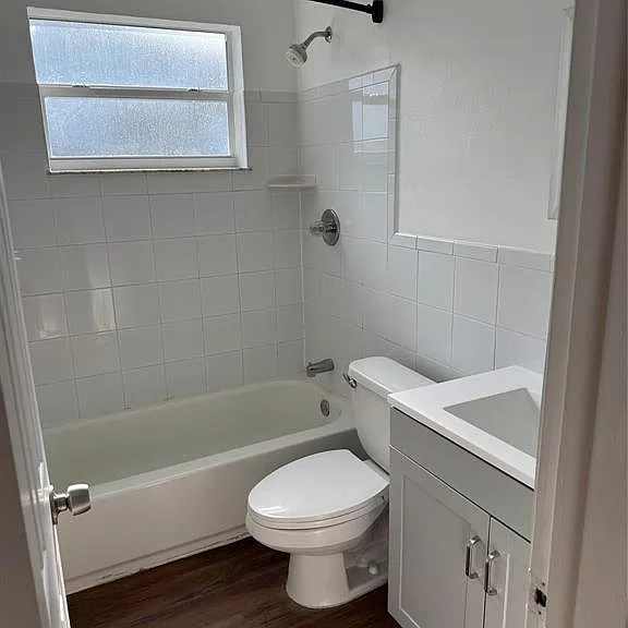 520 NE 58th St — Photo 9