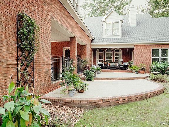 2nd image of 237 Carolina Ct