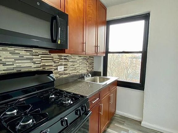 2nd image of 2728 Henry Hudson Pkwy #C52