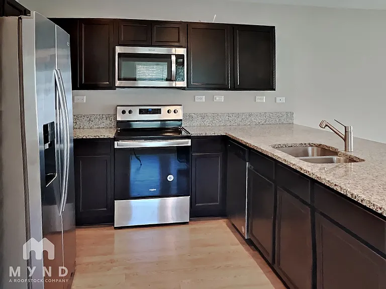 752 Henley Ct — Photo 8