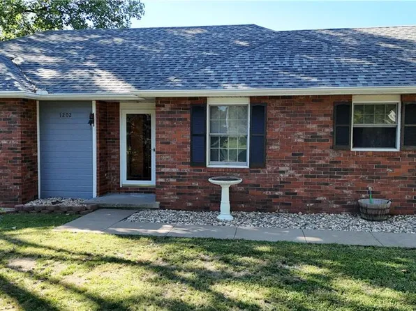 1202 W Pawnee St, Savannah, MO 64485