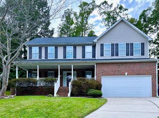 2204 Flora Vista Ct, Greensboro, NC 27406