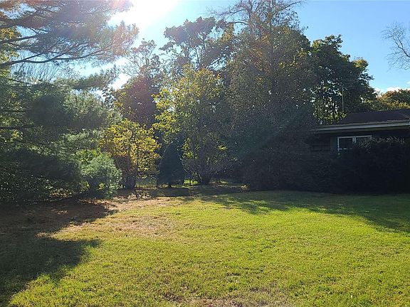 4th image of 131 Avery Ave