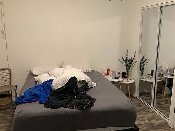 5th image of 303 E Smith Ave