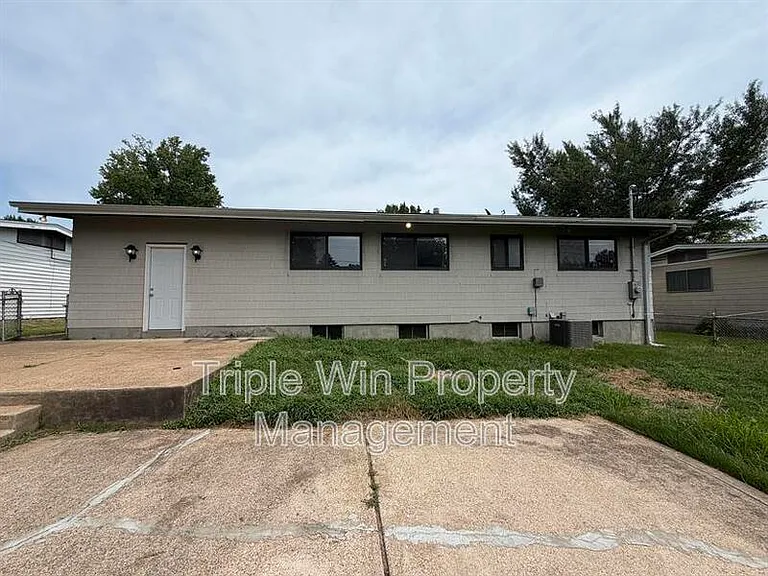 10319 Varnum Dr — Photo 6