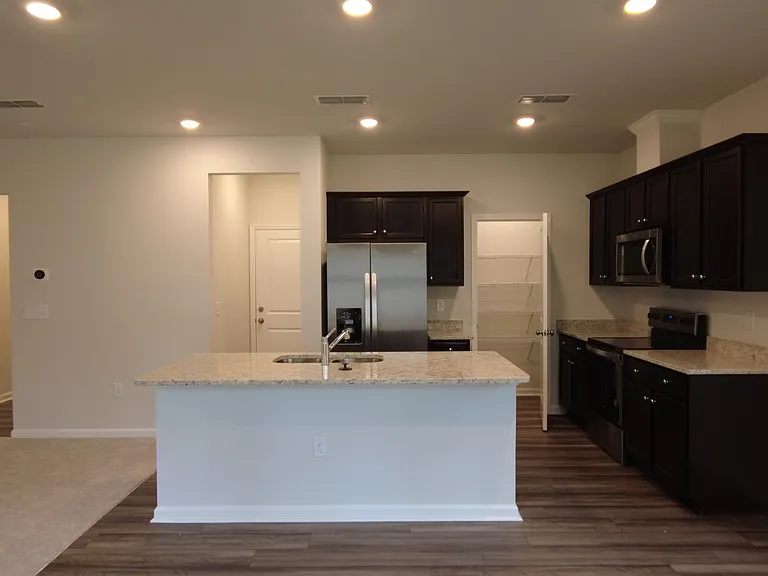 806 McKenzie Park Ter — Photo 13
