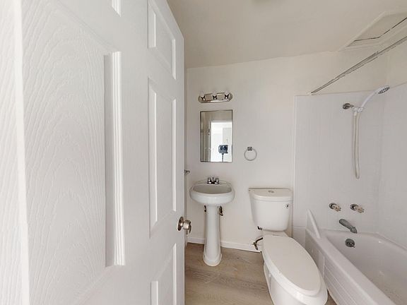 3rd image of 7036 Macarthur Blvd APT 16