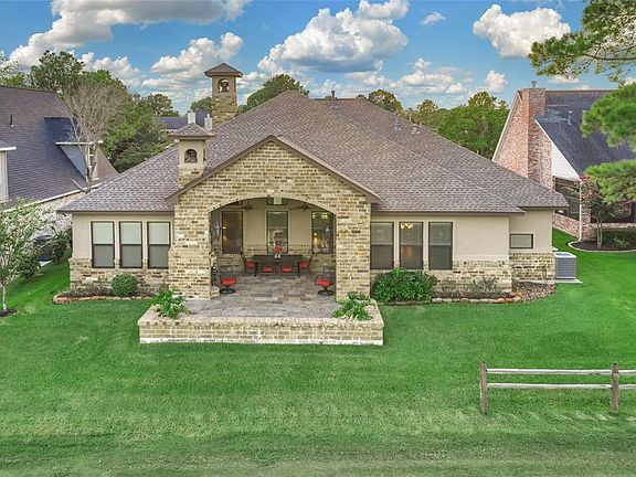 This home is masterfully crafted with such intention to detail and entertainment in mind.