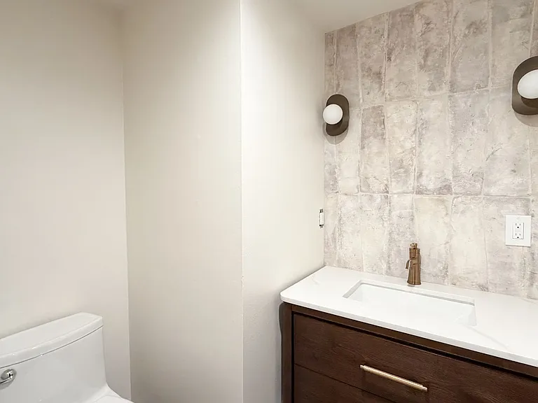 2438 Myrtle Ave — Photo 11