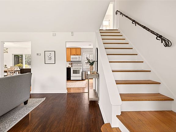 3rd image of 368 Marsh Rd
