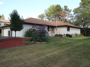 5038 Valley Pines Dr, Rockford, IL 61109