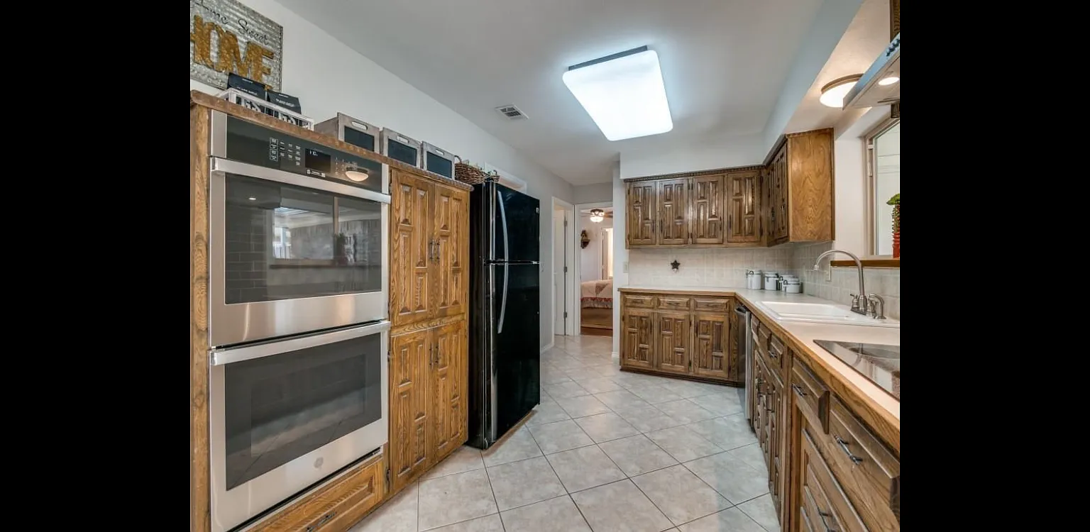 4 bed, 2323 sqft, $2,700 — Photo 4
