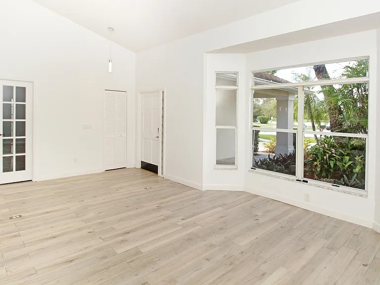 896 Rose Ct — Photo 22