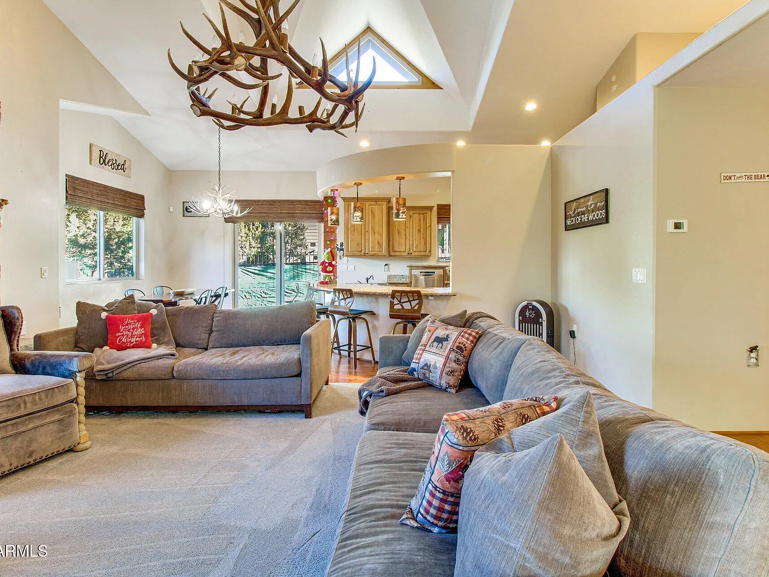 3 bed, 3.0 bath, 2316 sqft, $4,200 — Photo 3